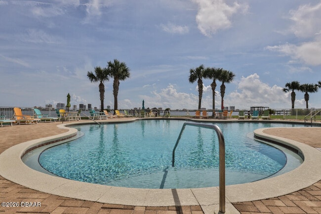 Building Photo - 2801 S Ridgewood Ave