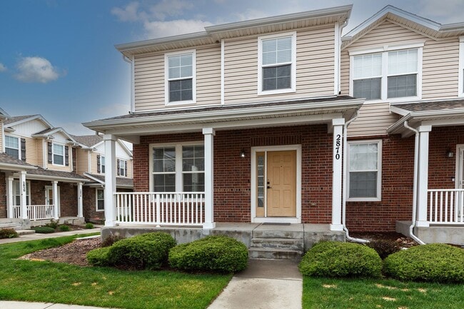 Primary Photo - Stunning Townhouse for Rent