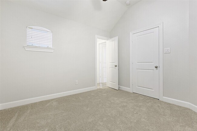 Building Photo - 5166 Oasis Park Ln