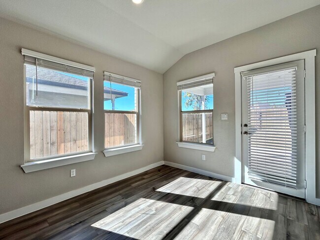 Building Photo - Move-In Ready Home with Open Layout & Outdoor Entertaining Space