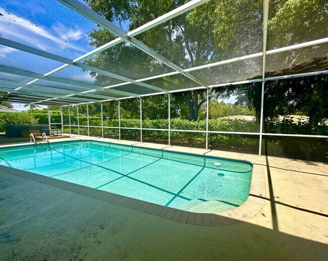 Building Photo - 2780 Landmark Dr