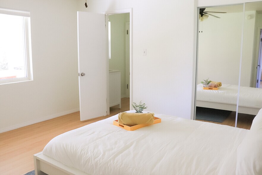 Building Photo - 3807 E Weldon Ave