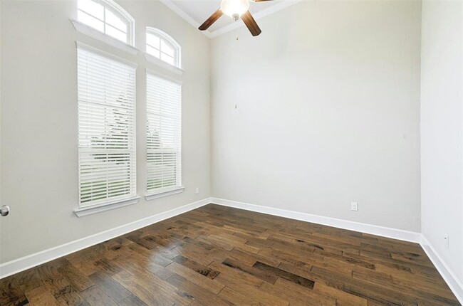 Building Photo - 5308 Via Besso Dr