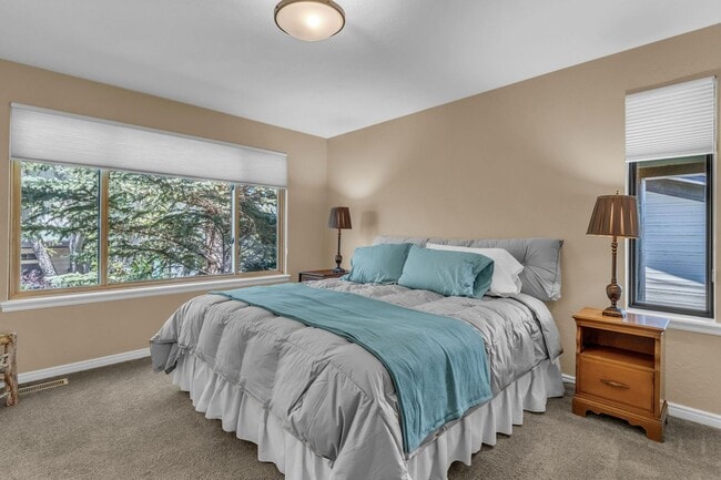 Building Photo - Cottage Loop Townhome