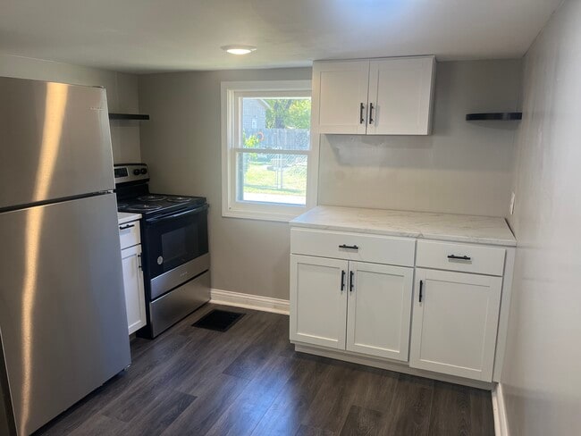 Building Photo - 859 Jones Ave