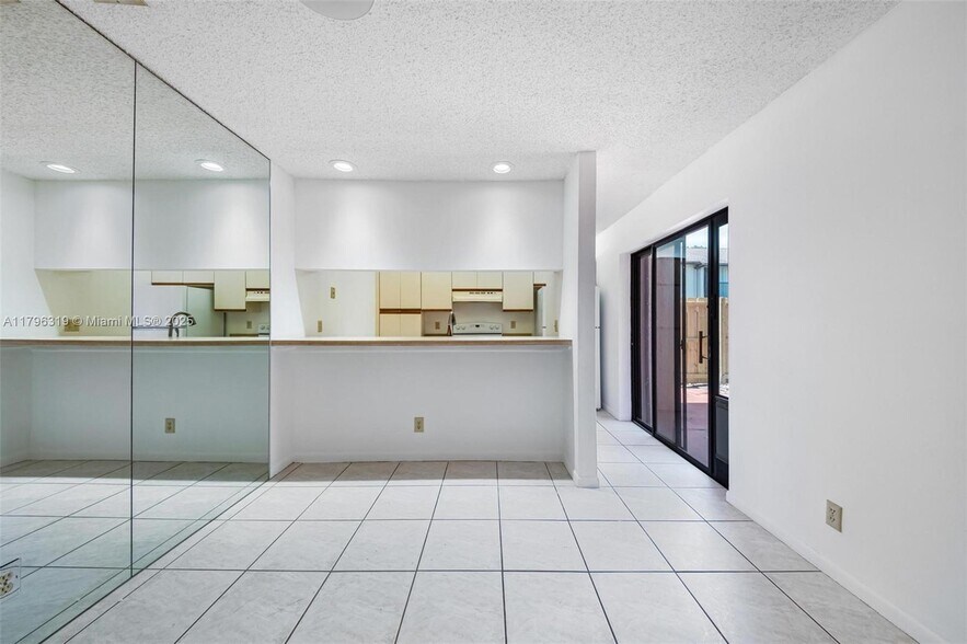 Building Photo - 3199 Cocoplum Cir