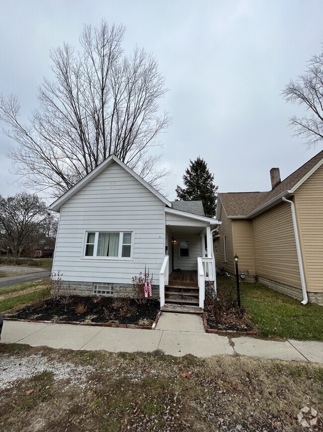 Front Porch - 44 W Adams St