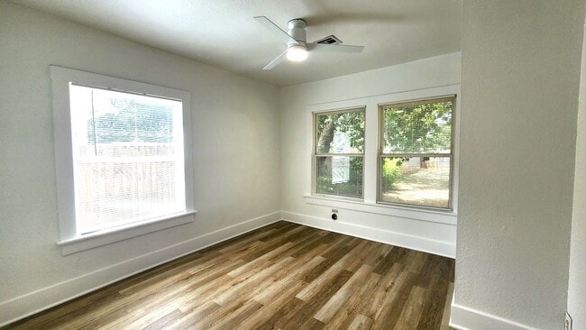 Building Photo - 2 BED 1 BATH CENTRAL PARK ADDITION NEAR PA...