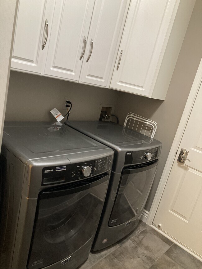 Building Photo - 41645 Copper Creek Dr