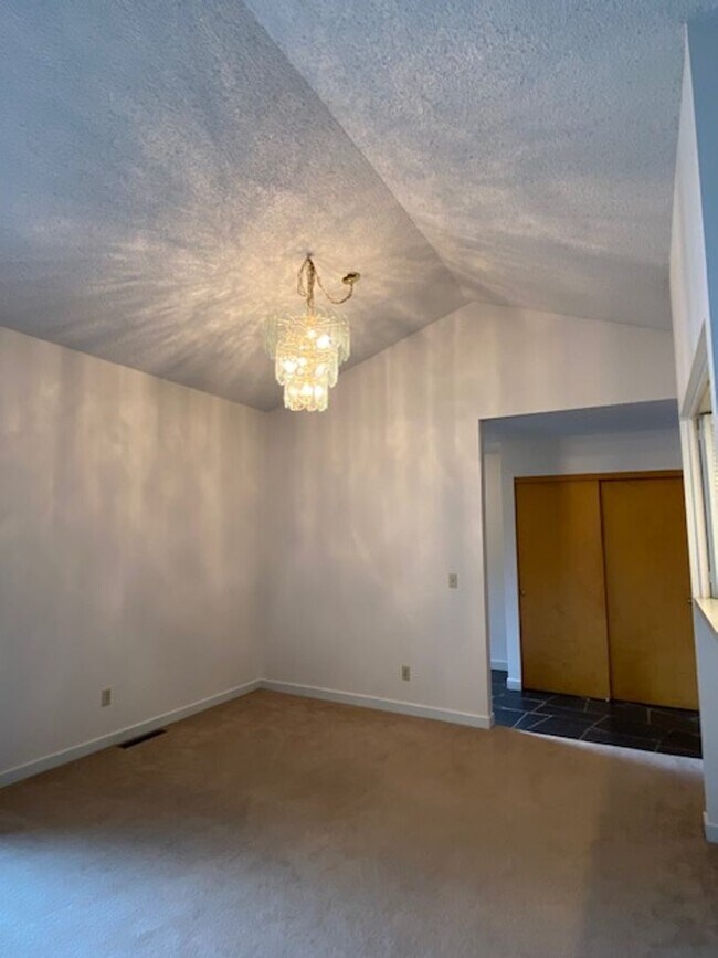 Building Photo - 1151