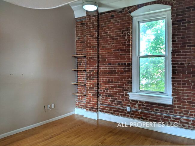 Building Photo - 3233 Osage St
