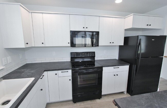 Building Photo - 6587 S Memory Wy