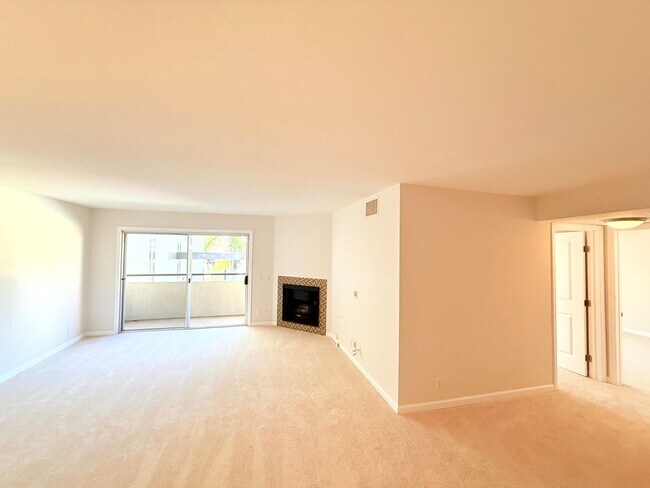 Building Photo - Fantastic Spacious 2 bed 2 bath condo in prime Sherman Oaks - Studio City with Pool and Gym!