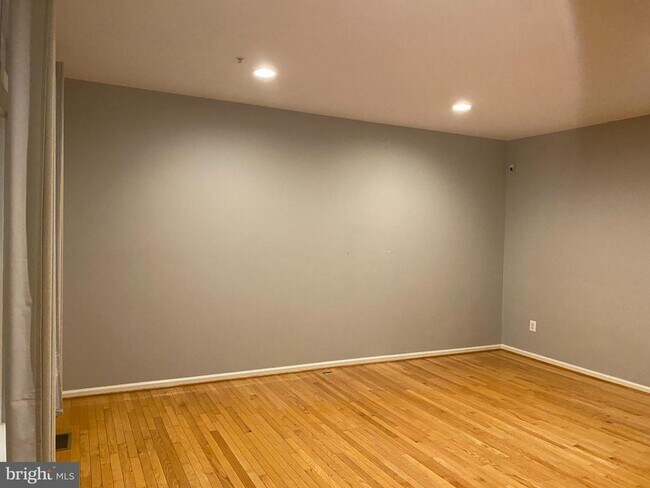 Building Photo - 2212 Barnet Ct