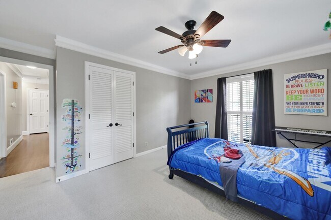 Building Photo - Lovely 3 Bed 2 Bath Ranch Home in South Park!