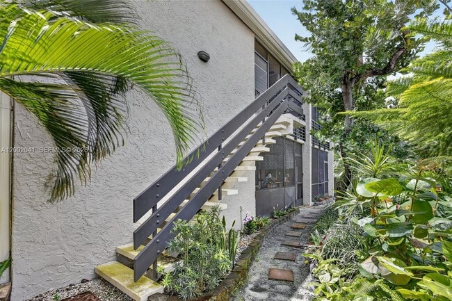 Building Photo - 5240 NE 6th Ave