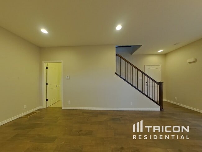 Building Photo - 7996 E 53rd Dr