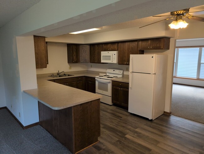 Building Photo - Fully Updated 3 Bedroom 3 Bath Townhouse with 2 Stall Attatched Garage