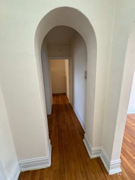 Building Photo - 1923 W Granville Ave