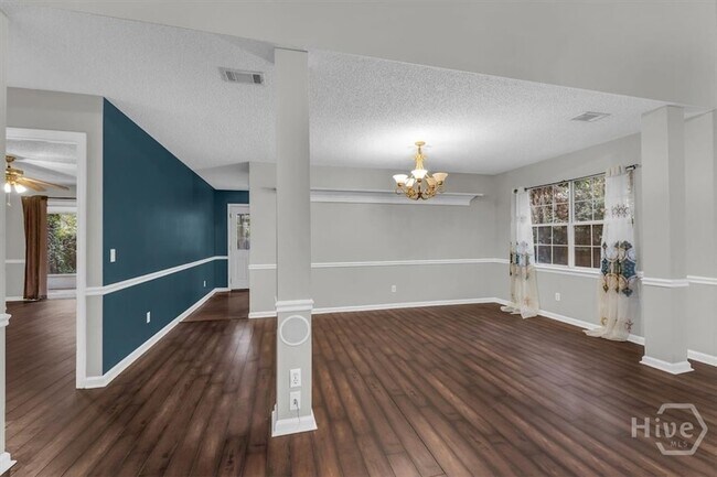 Building Photo - 138 Penn Station