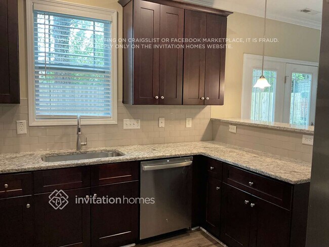 Building Photo - 600 Hadlow St