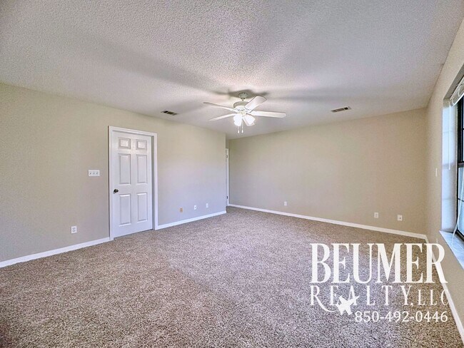 Building Photo - 5027 Shoshone Dr