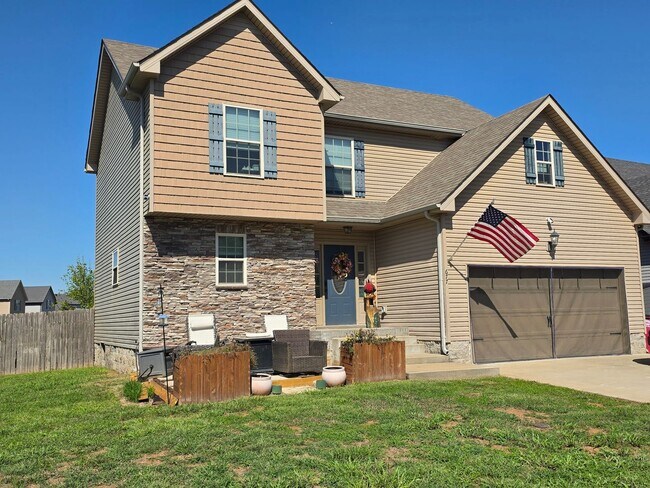 Building Photo - Pick Your Own Move-In Special!