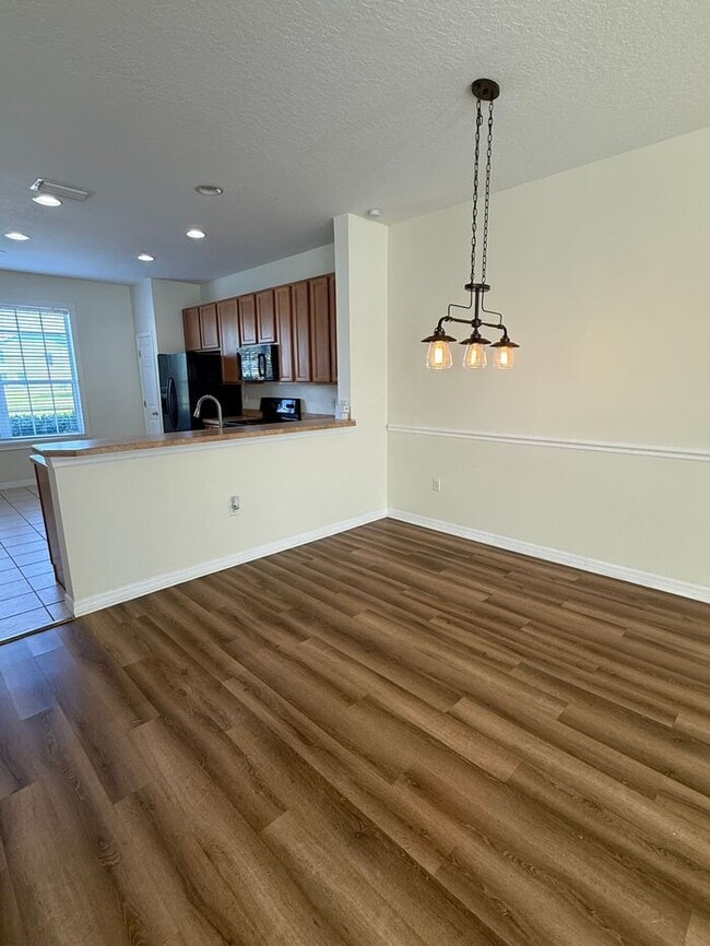 Building Photo - 3BR 2.5BA Townhome w/ In-Unit Laundry • Parking in Westchase