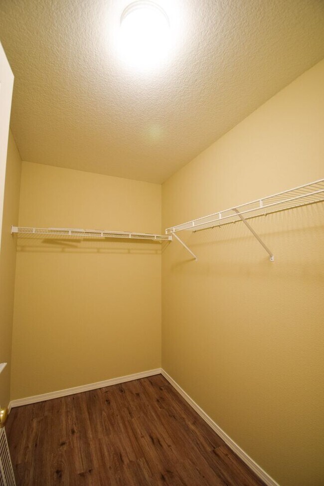 Building Photo - NEW LOWERED RENT!  Wow! Beautiful 4 Bedroo...