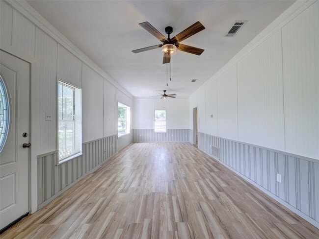 Building Photo - 610 Linden St