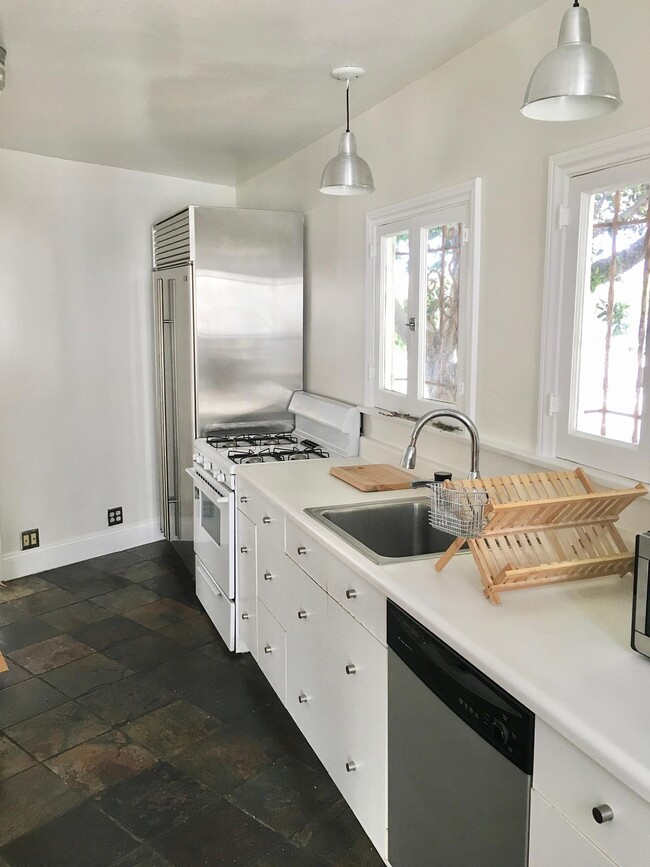 Kitchen - 3936 Beethoven St