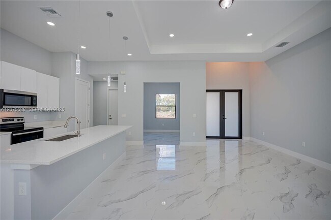 Building Photo - 872 Spaulding St E