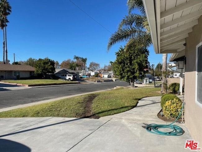 Building Photo - 2615 Elizondo Ave