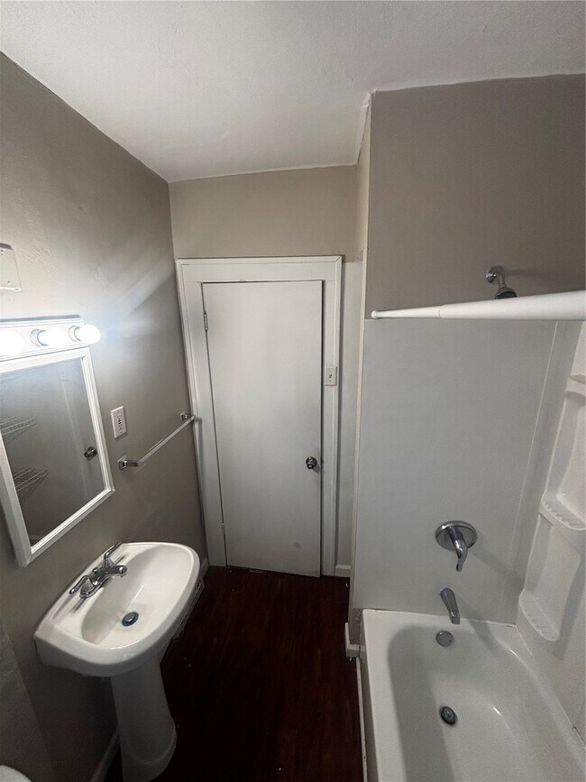 Building Photo - 5043 Alaska Ave