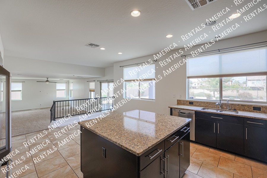 Building Photo - 654 E Sipapu Dr