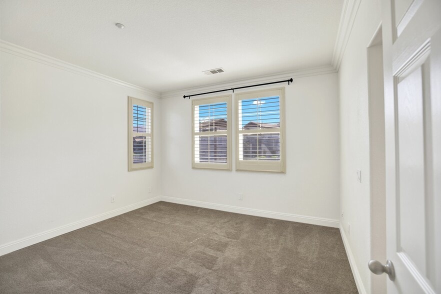 Building Photo - 16915 Hutchins Landing
