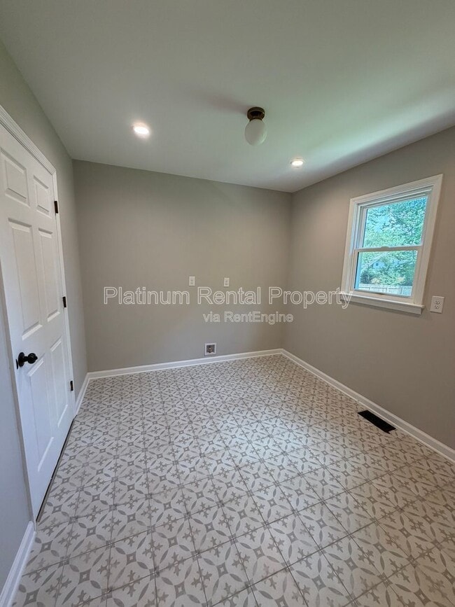 Building Photo - 467 Lees Trace SW