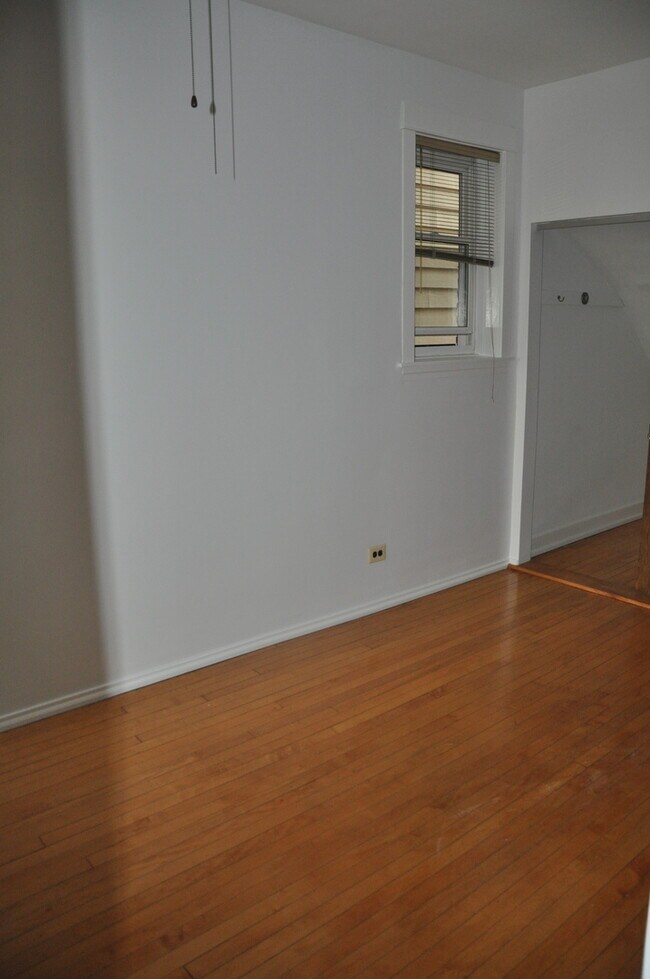 Building Photo - 3332 N Bell Ave