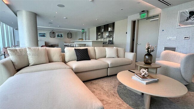 Building Photo - 9201 E Bay Harbor Dr