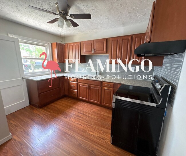 Building Photo - Charming 2-Bedroom Home with Central Air & Washer/Dryer Hookups