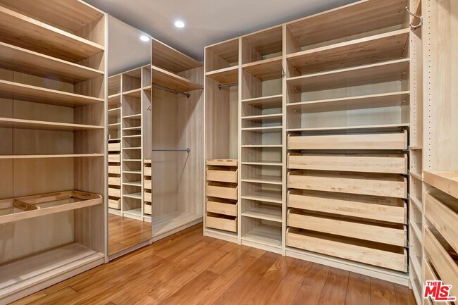 Building Photo - 2670 Carmar Dr