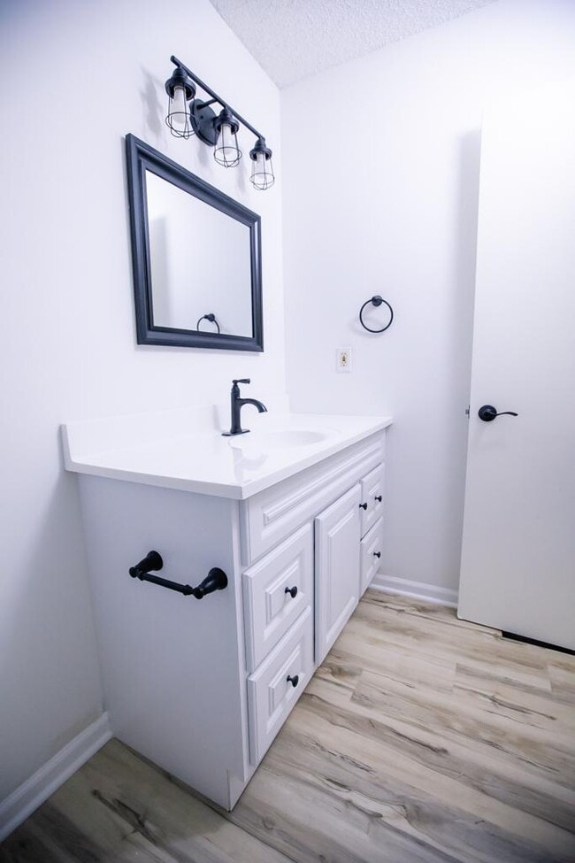 Building Photo - 3906 Overland Cir