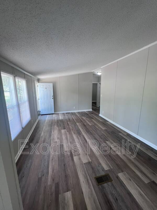 Building Photo - 114 Kathleen Terrace