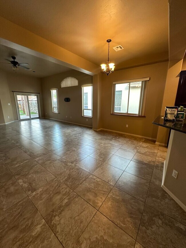Building Photo - 4747 Zeno Pl