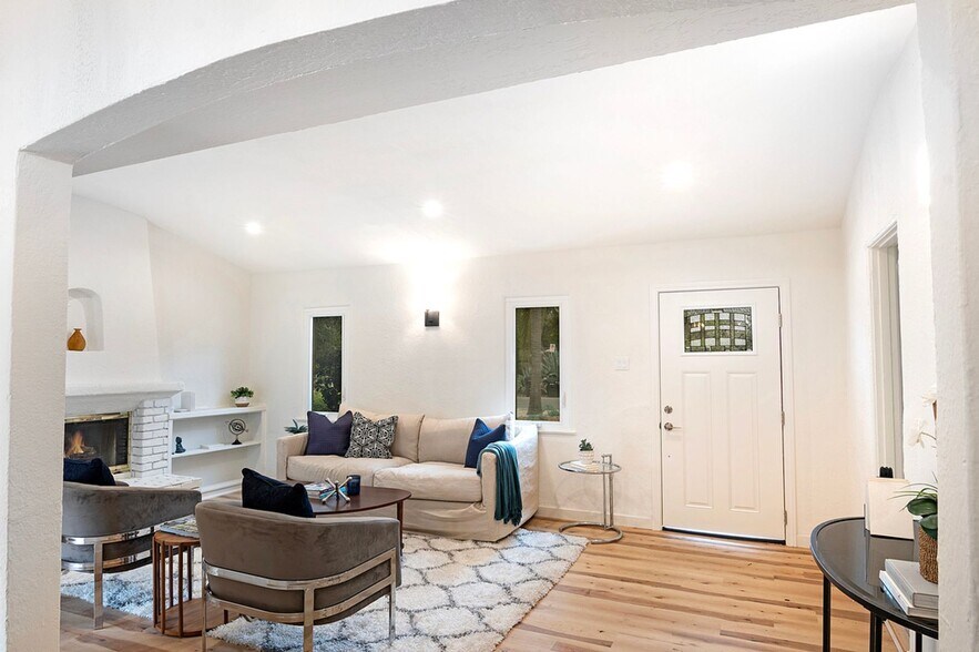 Building Photo - 15946 Hart St