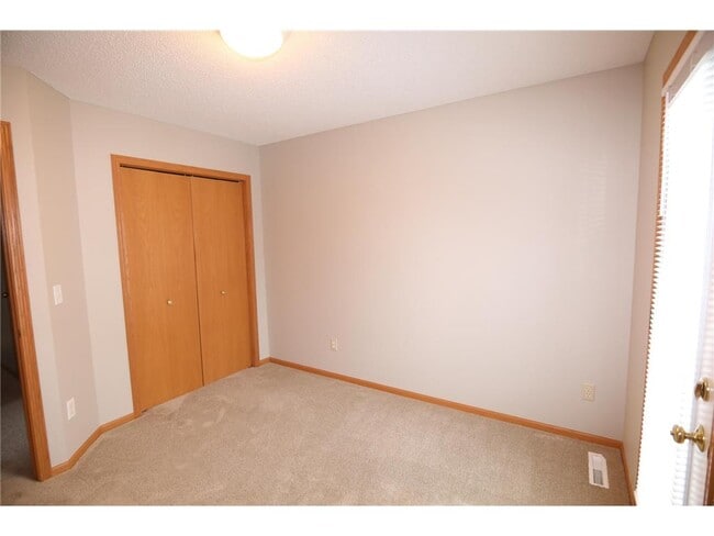 Building Photo - 9476 Talon Ct