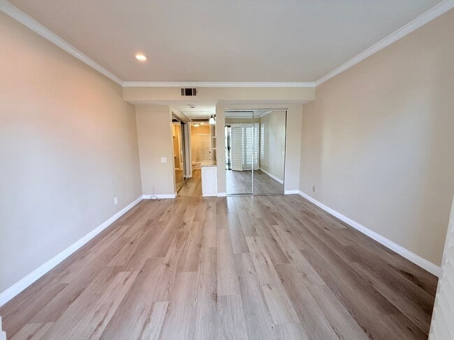 Building Photo - Best Value in Irvine!