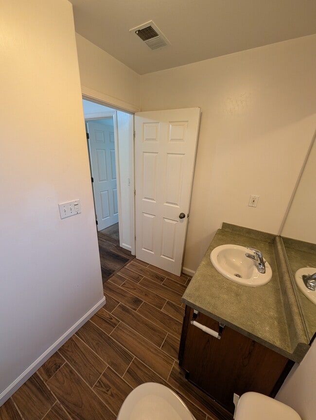 Building Photo - 3200 S Jensen Ct