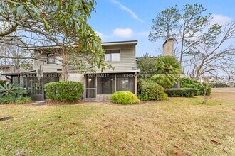 Building Photo - Beautiful 2-Bedroom Townhome with Pond Views