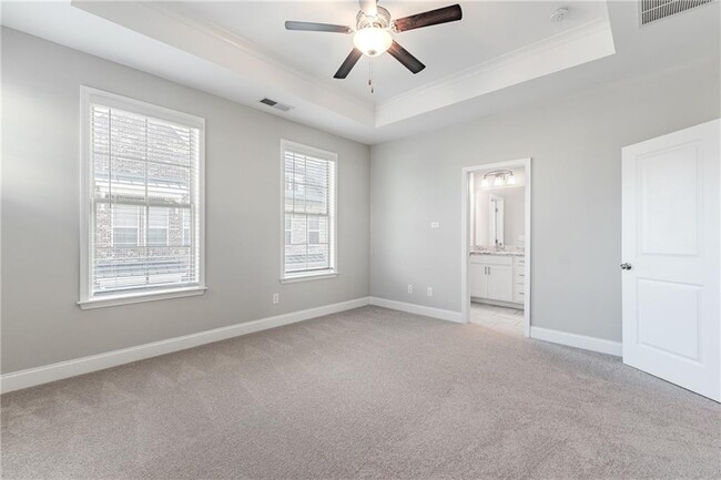 Building Photo - 5051 Pinckney Ln